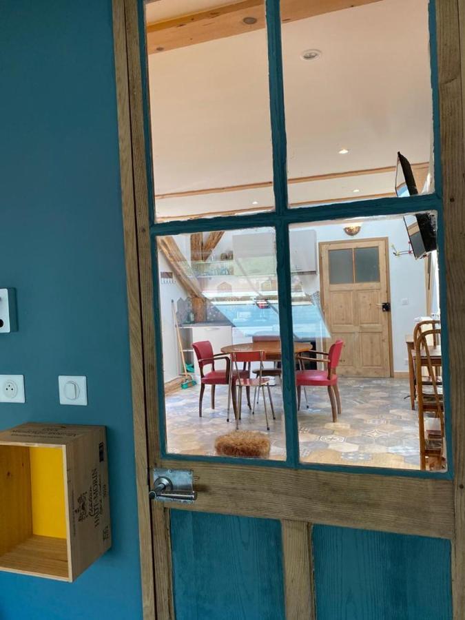 Au Cheval Blanc - Appartements Et Chambres D'Hotes 알베르빌 외부 사진