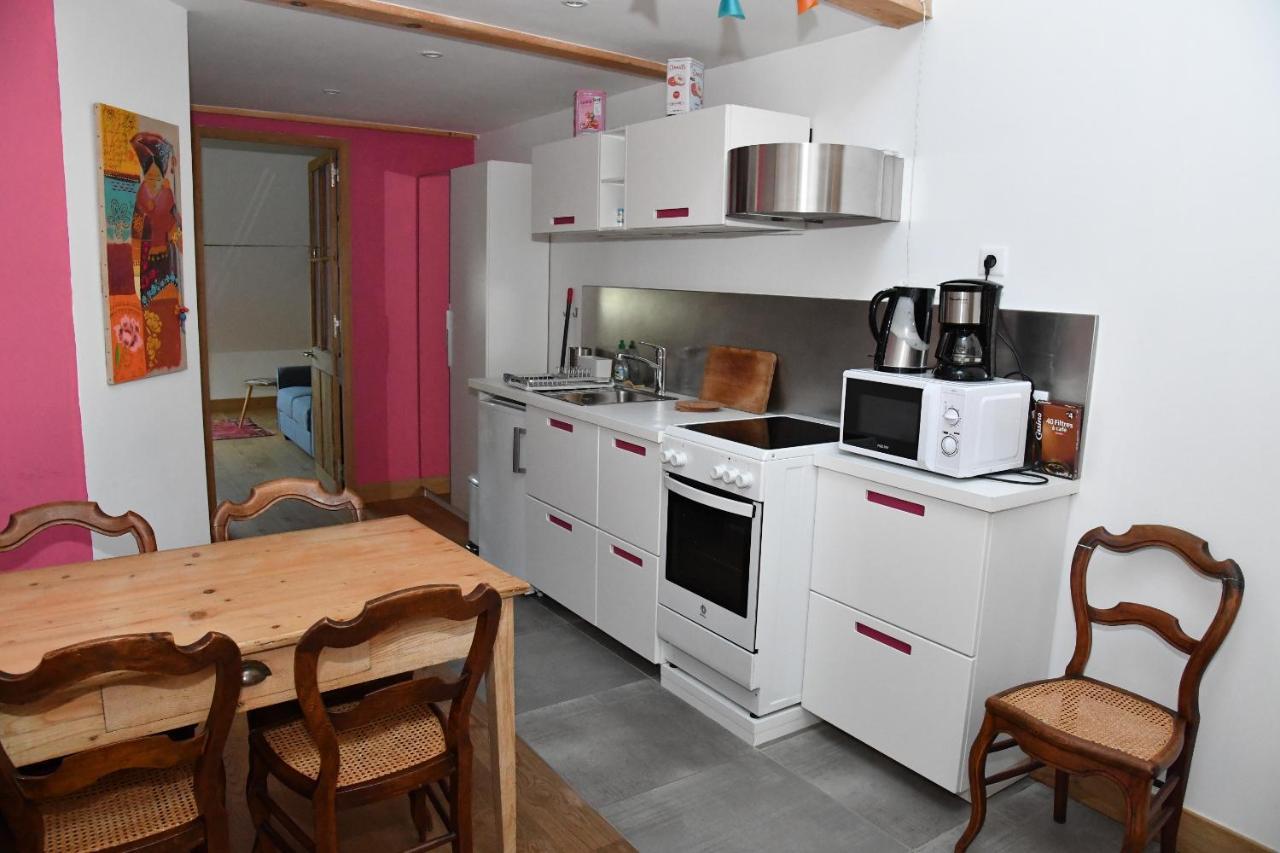 Au Cheval Blanc - Appartements Et Chambres D'Hotes 알베르빌 외부 사진