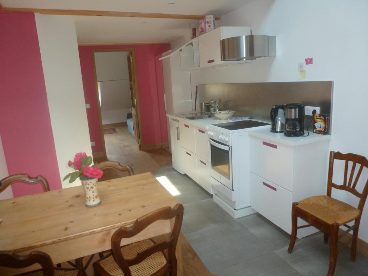 Au Cheval Blanc - Appartements Et Chambres D'Hotes 알베르빌 외부 사진