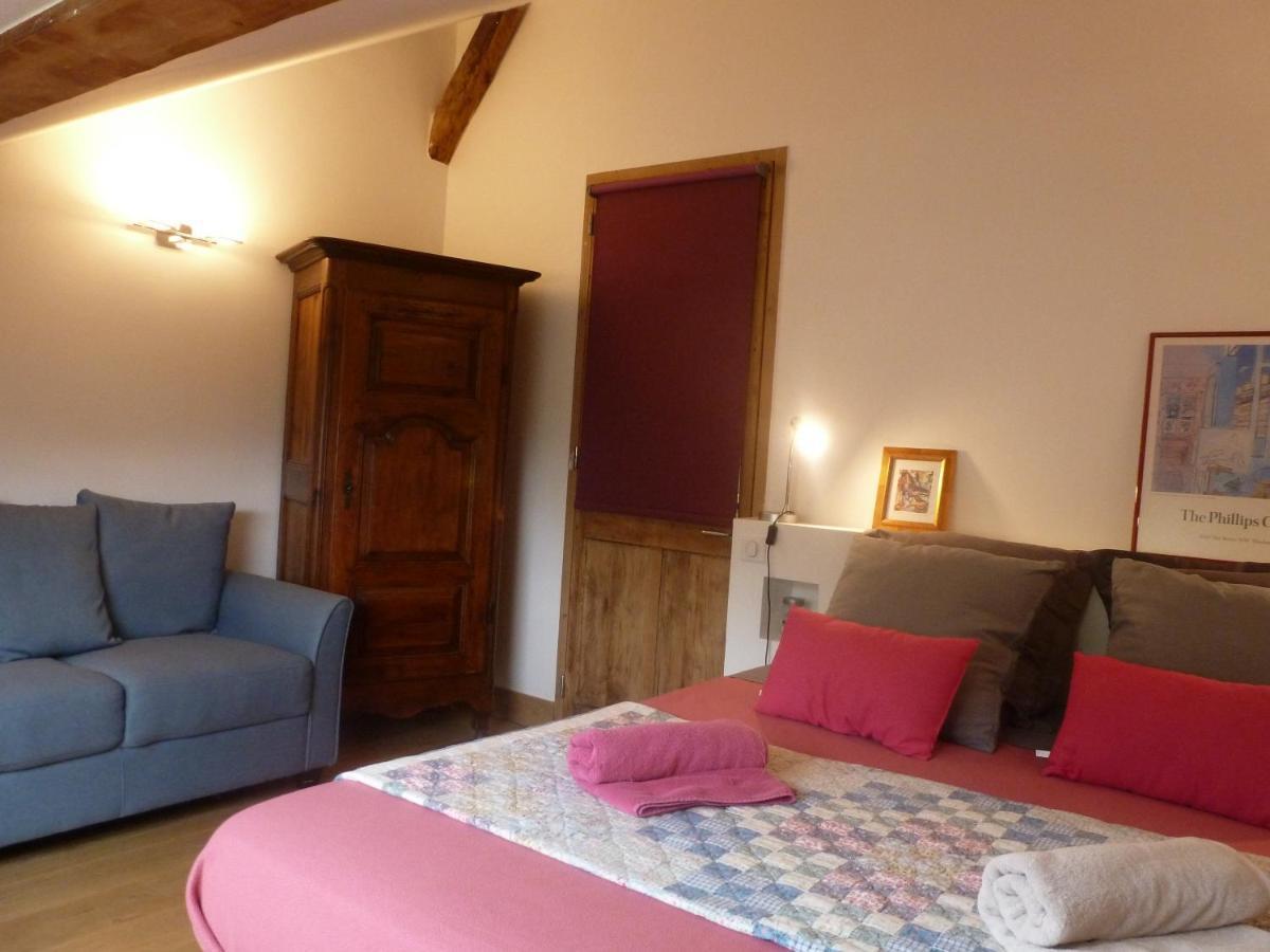 Au Cheval Blanc - Appartements Et Chambres D'Hotes 알베르빌 외부 사진