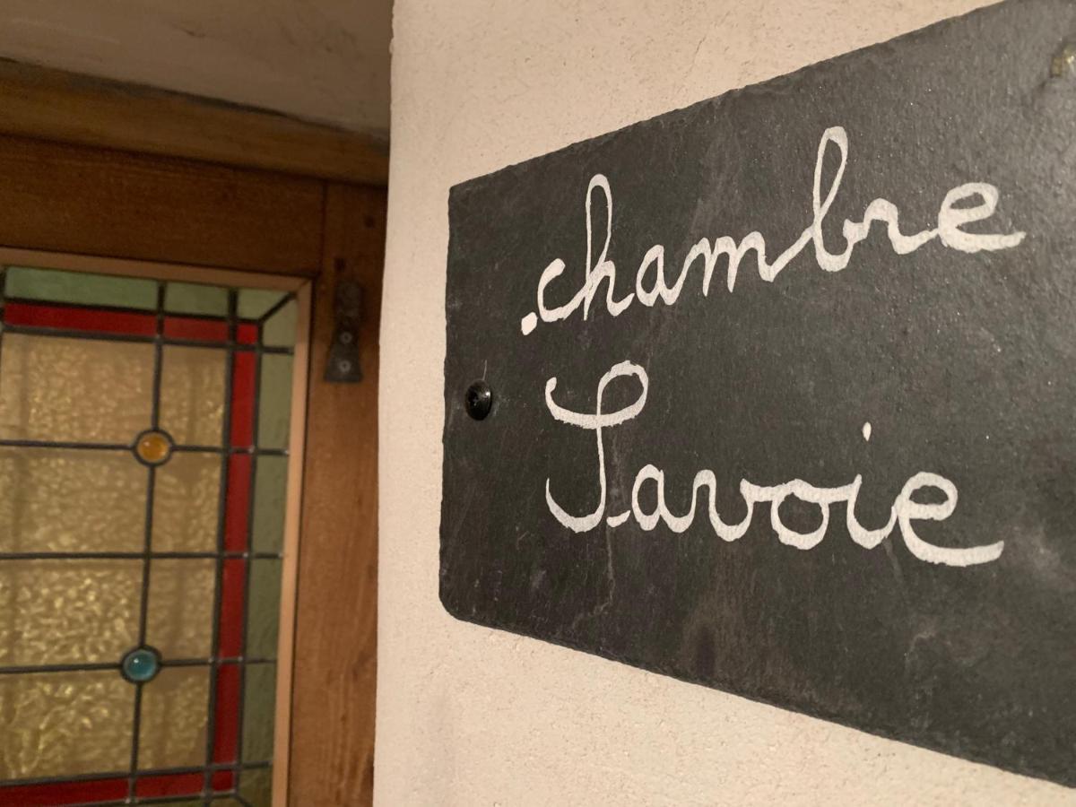 Au Cheval Blanc - Appartements Et Chambres D'Hotes 알베르빌 외부 사진