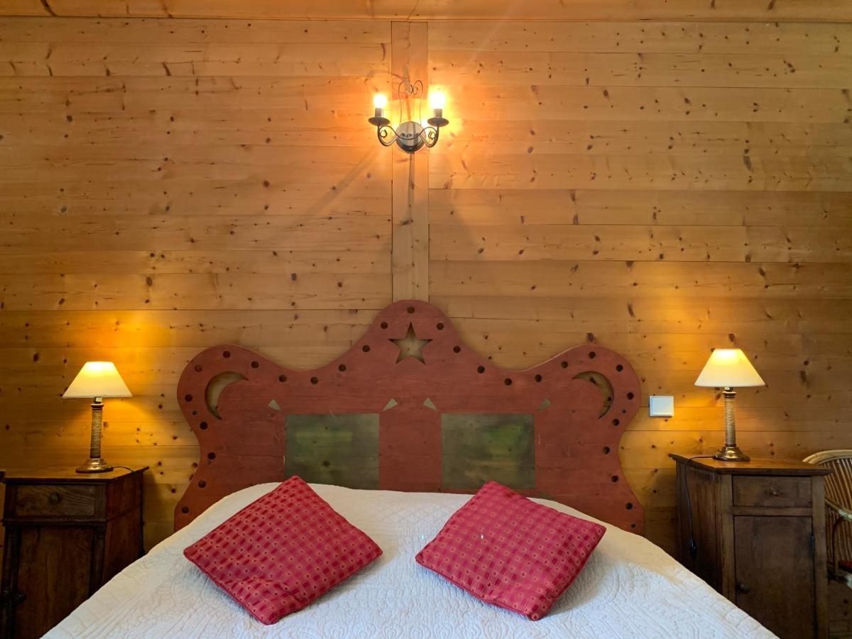 Au Cheval Blanc - Appartements Et Chambres D'Hotes 알베르빌 외부 사진