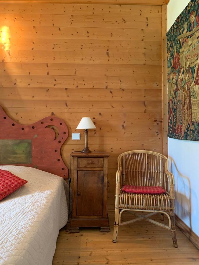 Au Cheval Blanc - Appartements Et Chambres D'Hotes 알베르빌 외부 사진